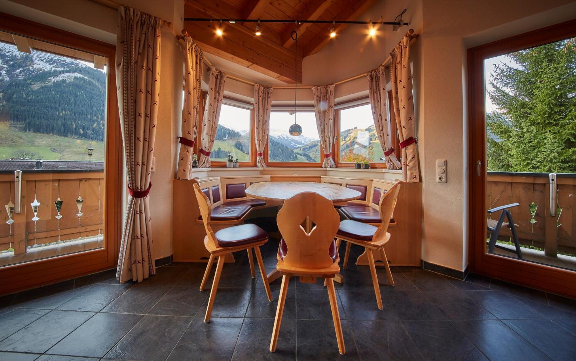 Appartements Hollandia Saalbach-Hinterglemm Rum bild